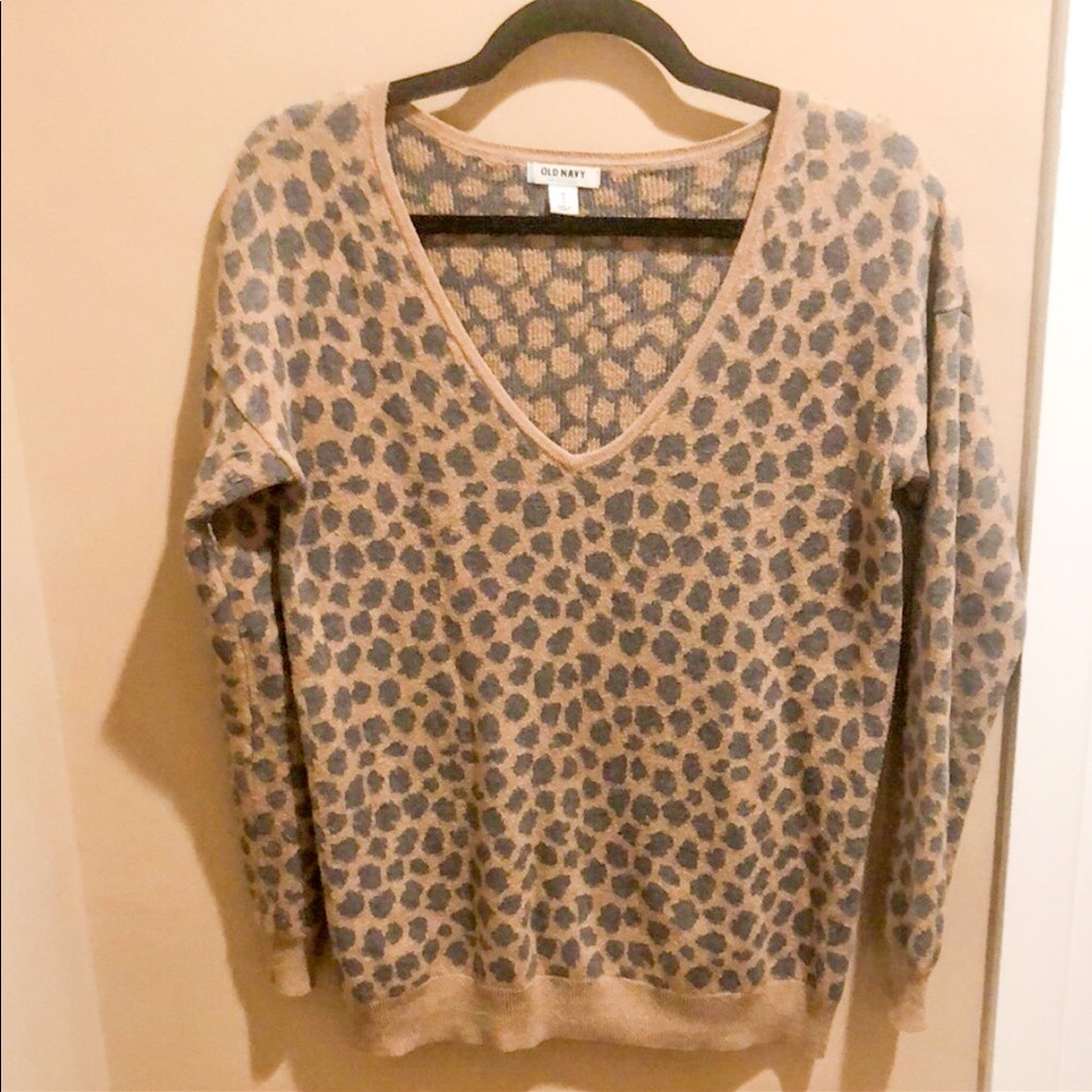 Old Navy Size Medium cheetah print v neck sweater